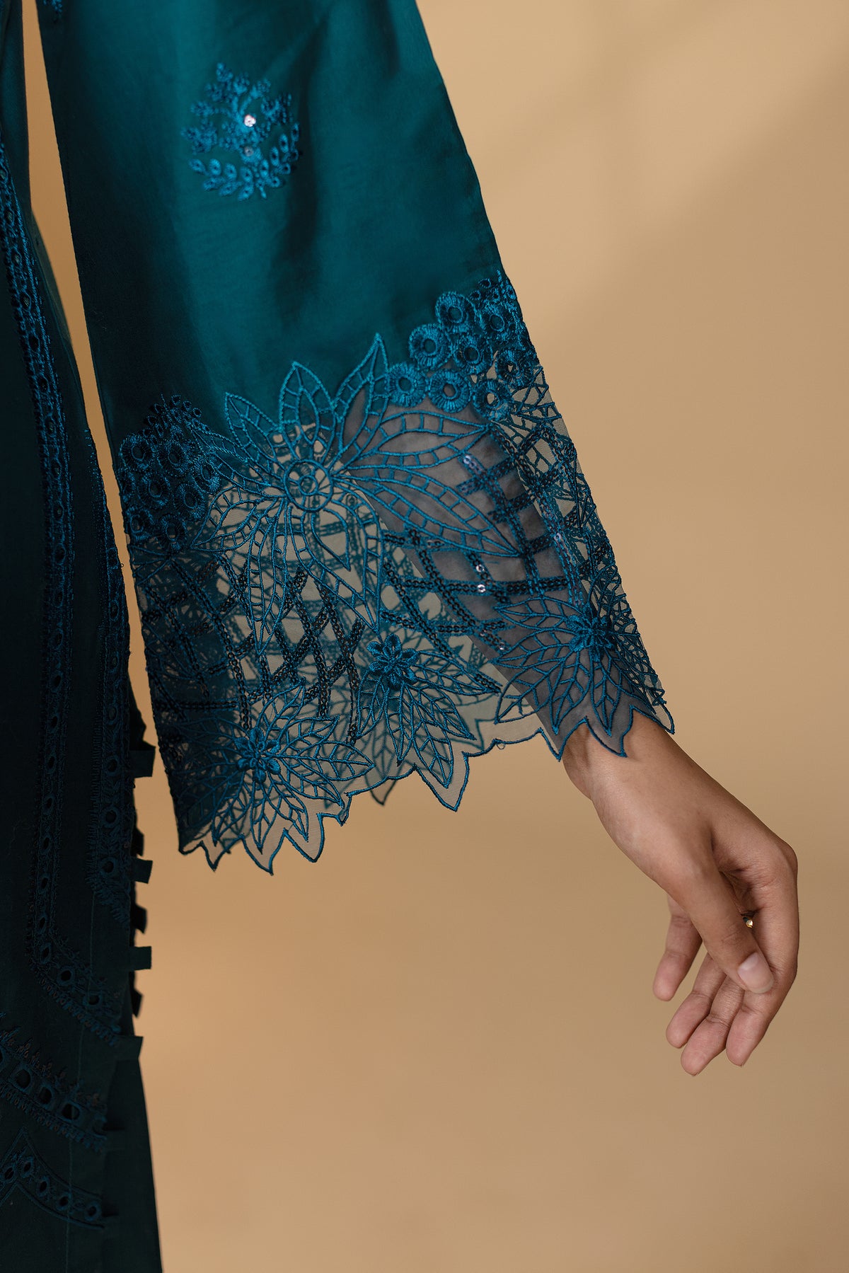 RUYA - 3PC EMBROIDERED OUTFIT - Henna Mehndi