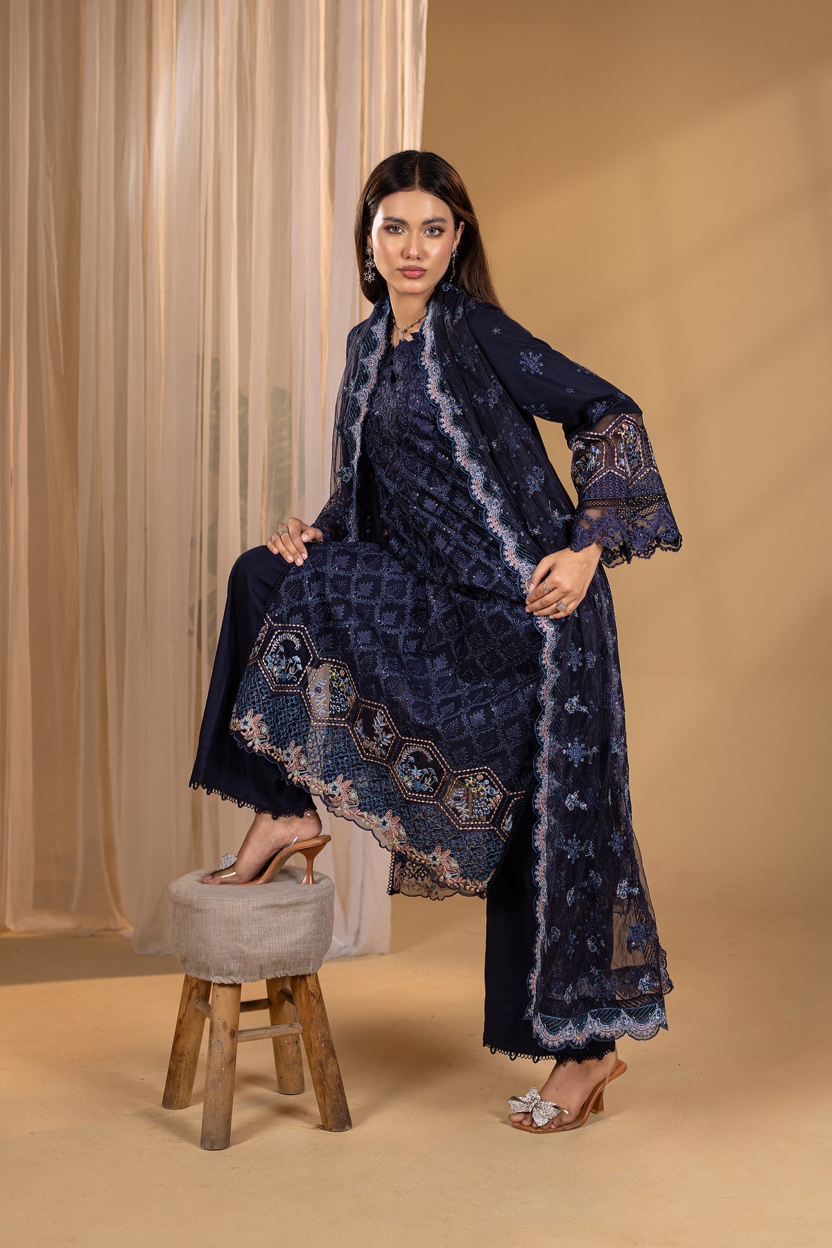 YARA - 3PC EMBROIDERED OUTFIT - Henna Mehndi