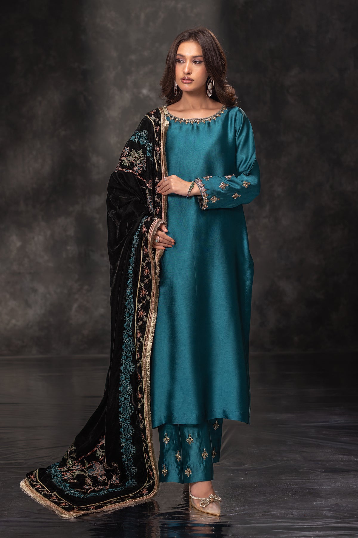Falena- Velvet Shawl - Henna Mehndi
