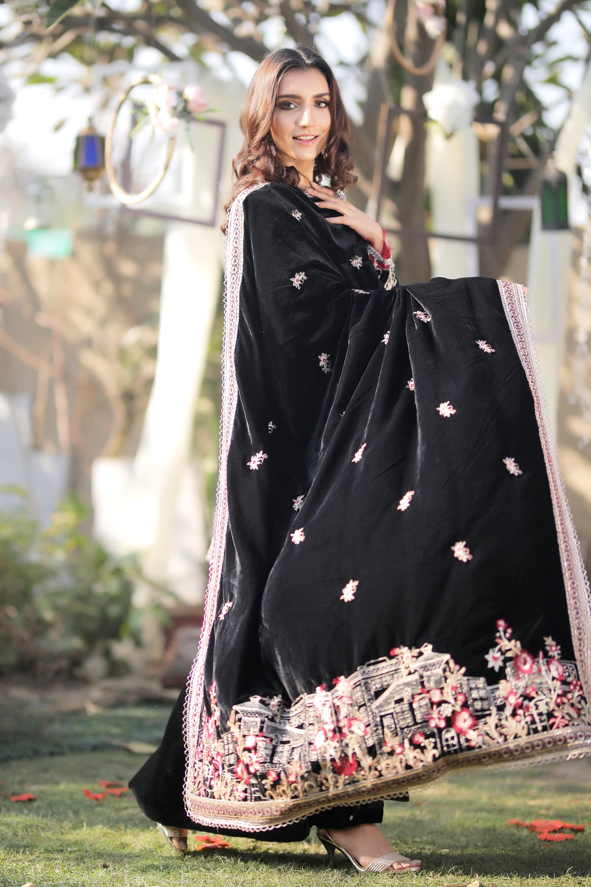 Vogue Tale - Shawl - Henna Mehndi