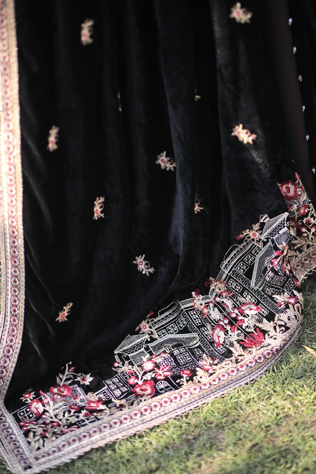 Vogue Tale - Shawl - Henna Mehndi